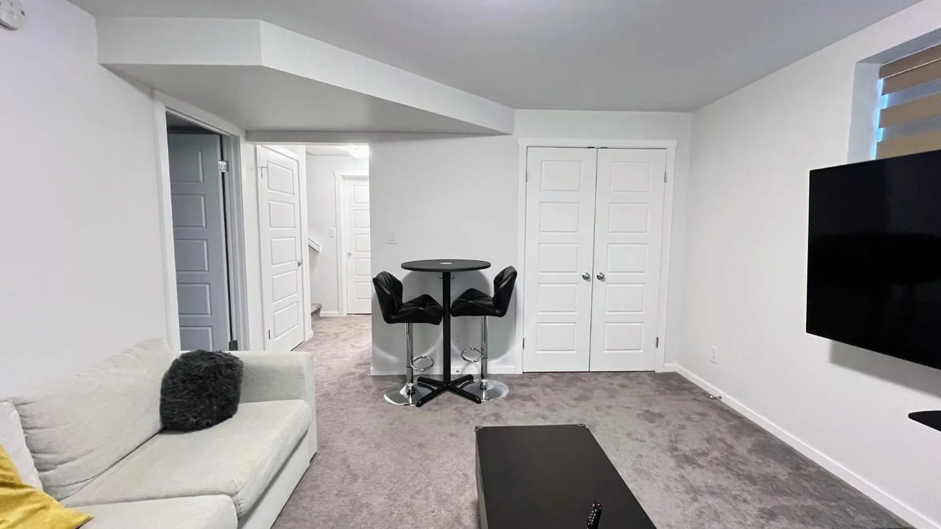 Apartment Entire Guest Suite In Winnipeg Separate Entrance